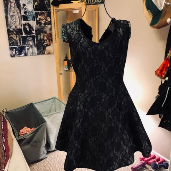 Twik beautiful dress - Picture 2 of 4